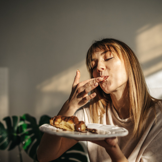 Možete DA JEDETE ŠTA HOĆETE, a nećete se ugojiti – evo i kako